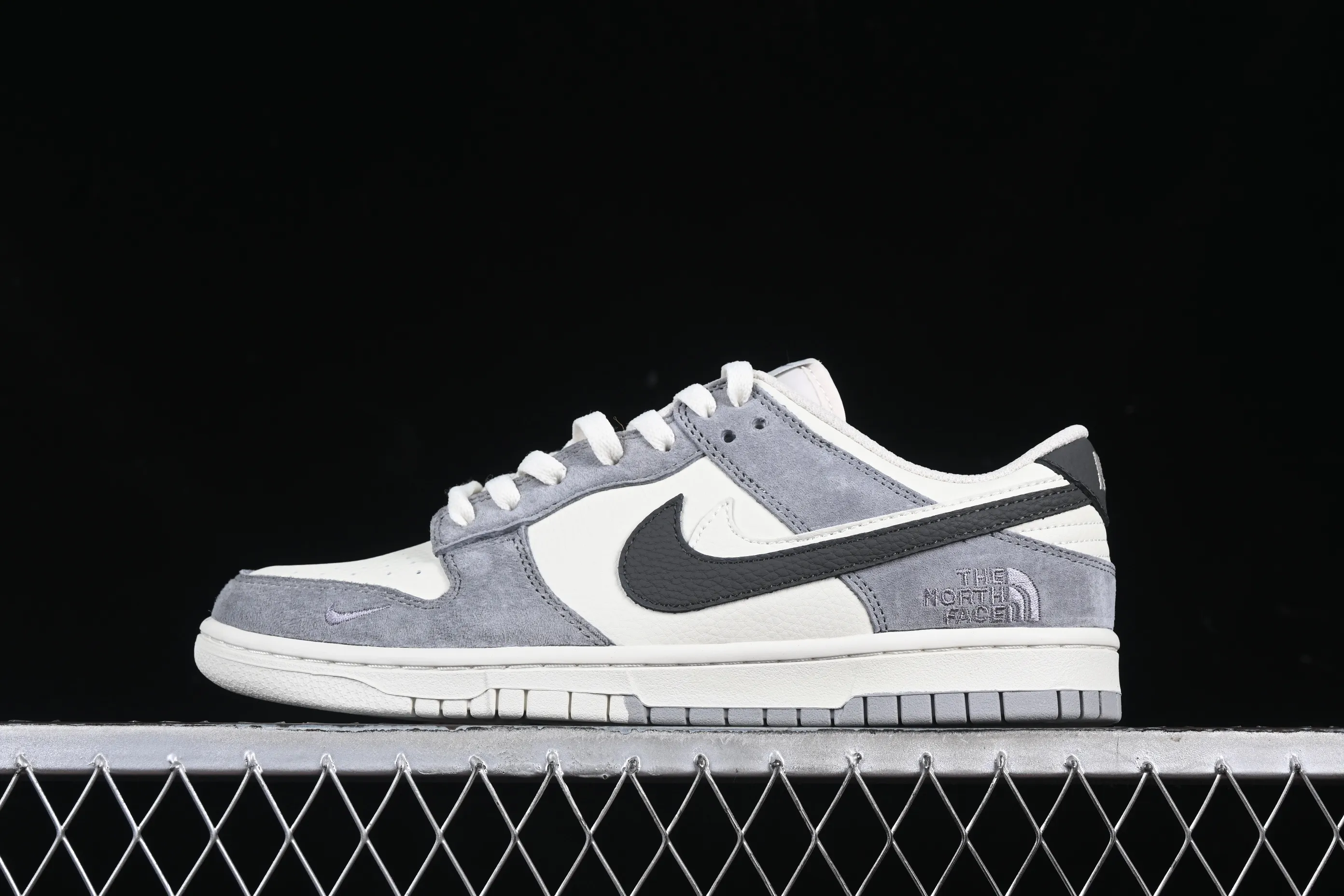 All Categories Nk SB Dunk Series Nk SB Dunk Low High-end Customized Low-top Sneakers Nk SB Dunk Low North Face Co-branded Beige Double Swoosh Two-color Anniversary High-end Customized Low-top Casual Sneakers DJ2024-067